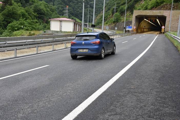 Heyelan nedeniyle kapanan Trabzon Gümüşhane yolunda son durum 3